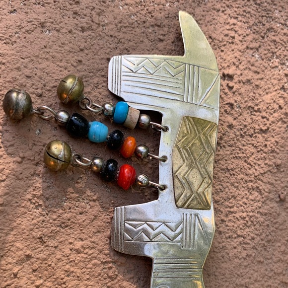 Vintage Metal Dog Pin Made in Thailand Beaded Brooch Stamped Metal Unique - Picture 4 of 6